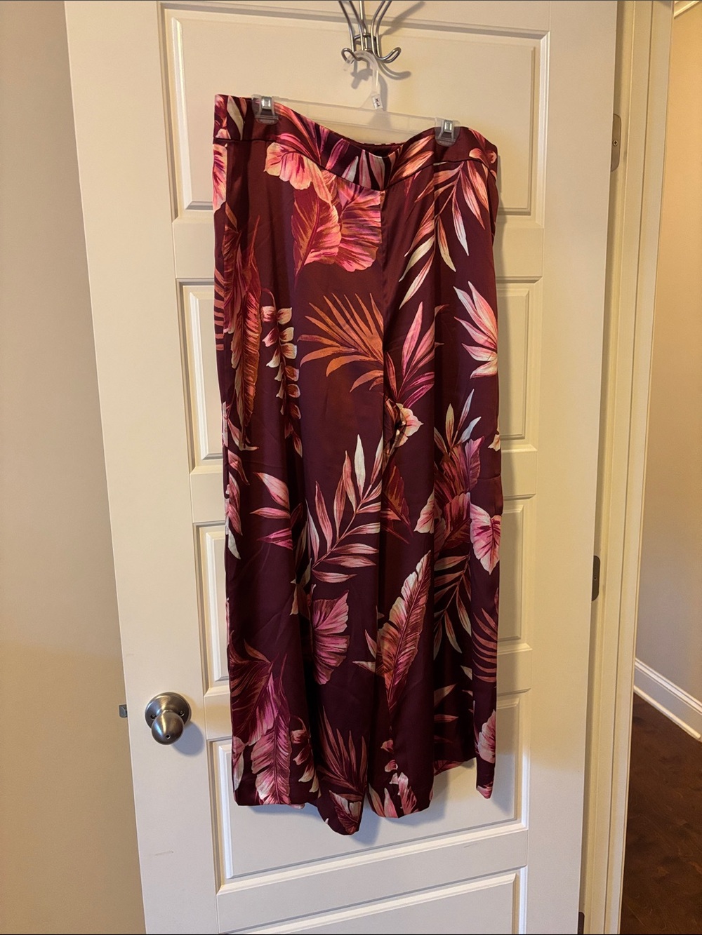 Ann Taylor Wide-Leg Pants in Burgundy Floral